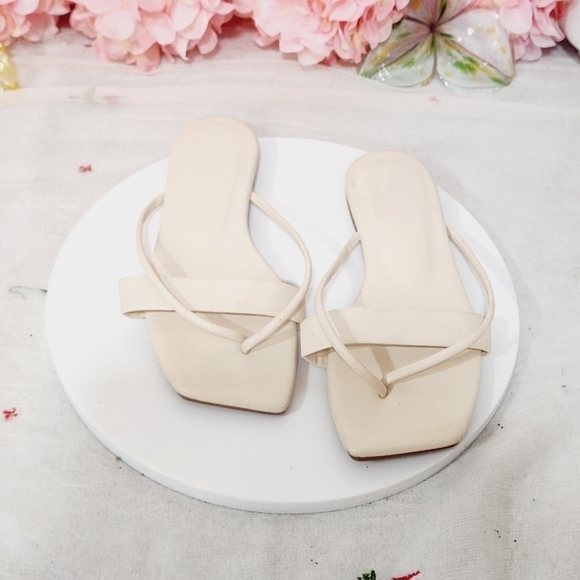 JMGXY Minimalist Thin Strap Thong Cream Sandals Size: 8 - Picture 9 of 12